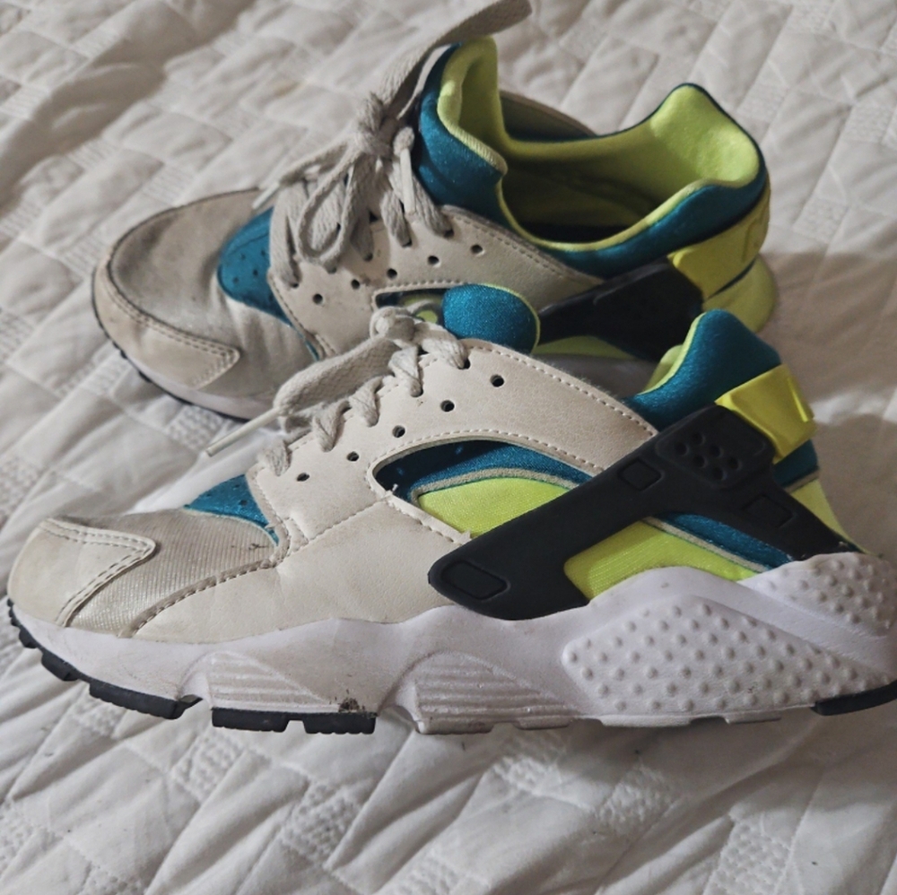Youth Nike Huarache shoes